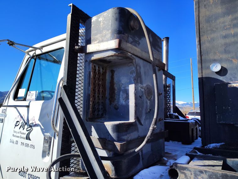 image for item DV6712 1986 International  1754 pothole patcher truck