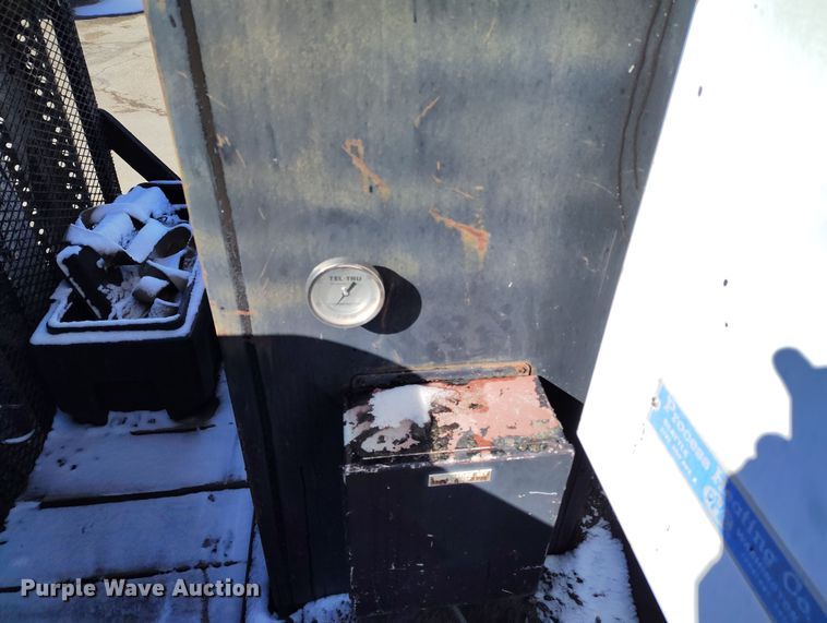 image for item DV6712 1986 International  1754 pothole patcher truck