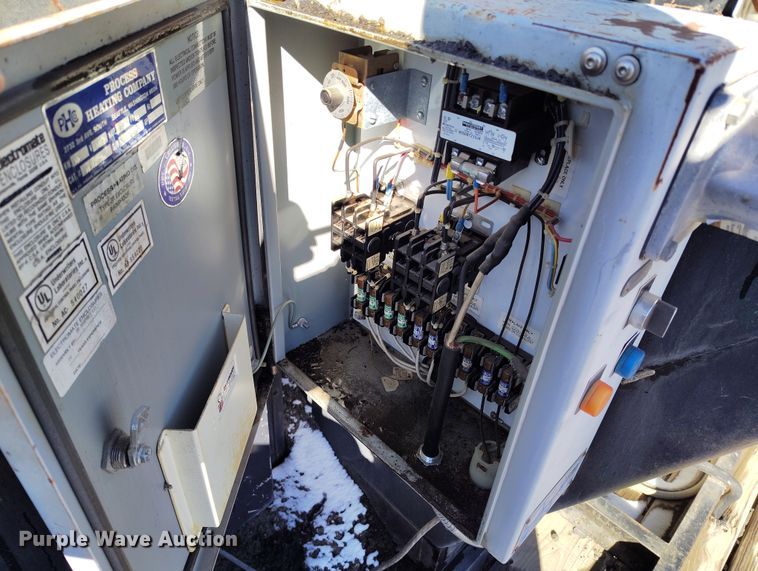 image for item DV6712 1986 International  1754 pothole patcher truck