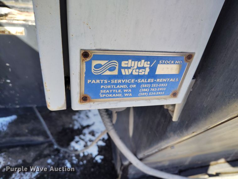 image for item DV6712 1986 International  1754 pothole patcher truck