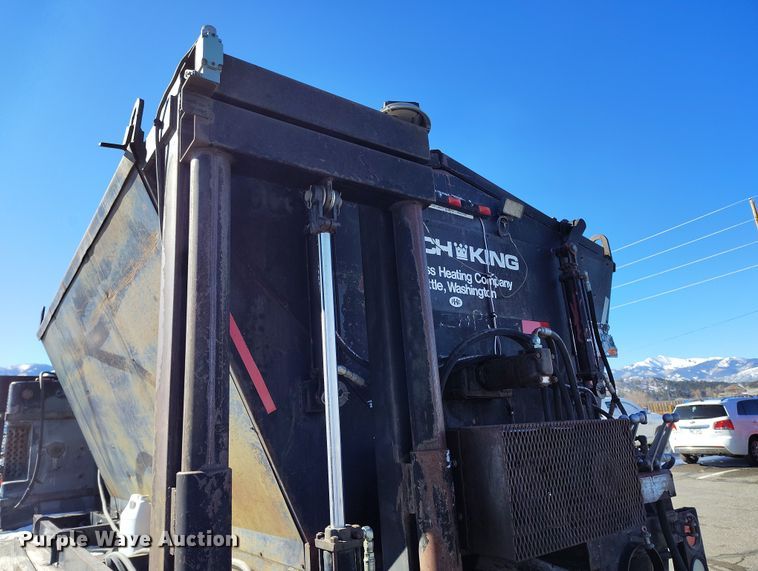 image for item DV6712 1986 International  1754 pothole patcher truck