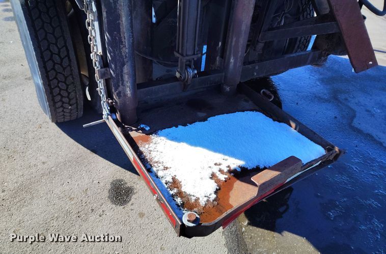 image for item DV6712 1986 International  1754 pothole patcher truck