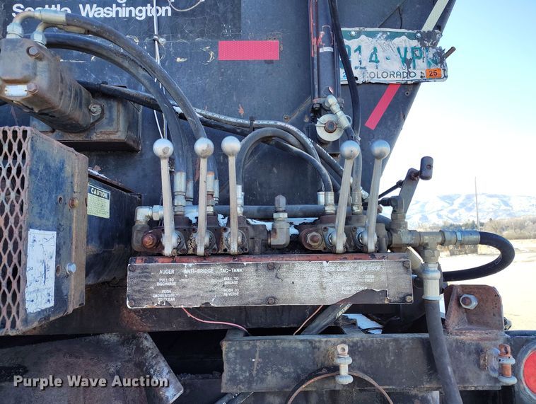 image for item DV6712 1986 International  1754 pothole patcher truck