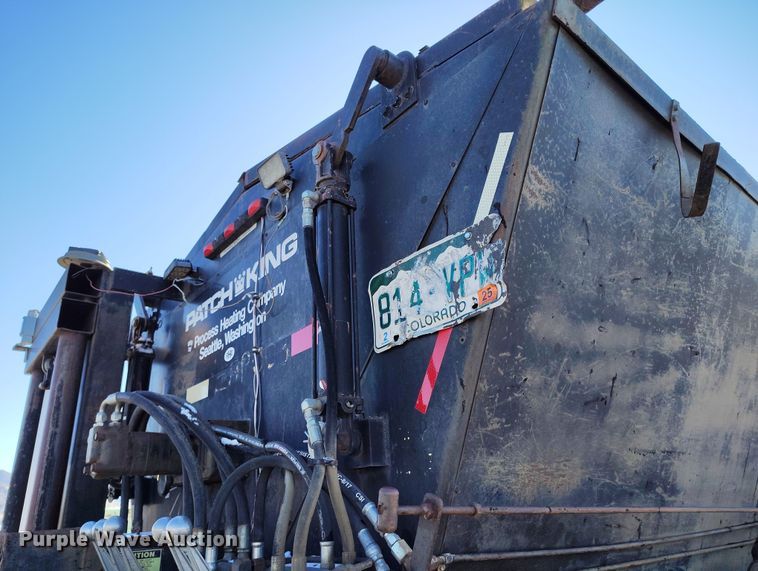 image for item DV6712 1986 International  1754 pothole patcher truck