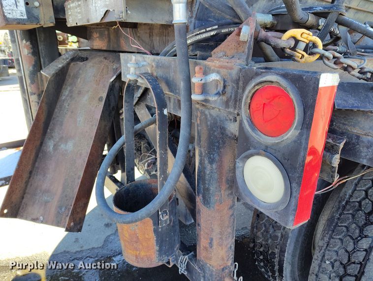 image for item DV6712 1986 International  1754 pothole patcher truck