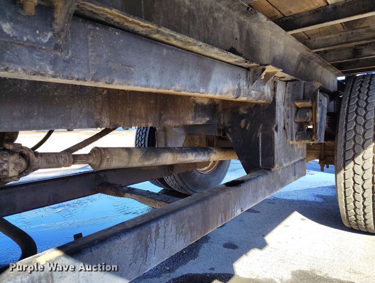 image for item DV6712 1986 International  1754 pothole patcher truck