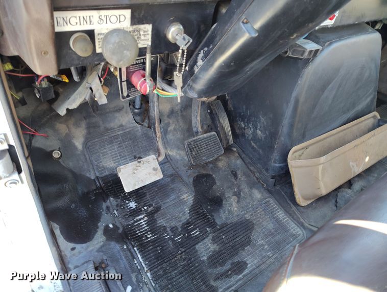 image for item DV6712 1986 International  1754 pothole patcher truck