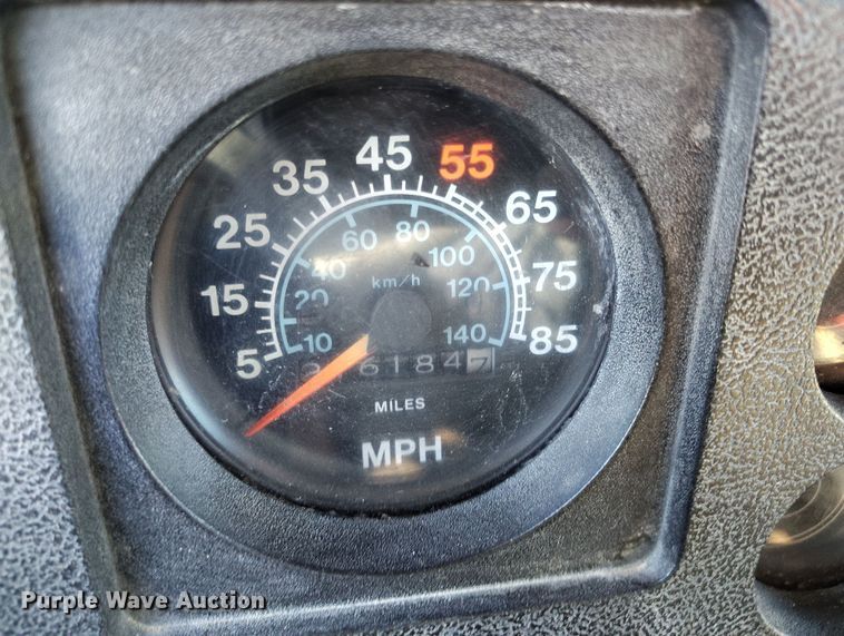 image for item DV6712 1986 International  1754 pothole patcher truck