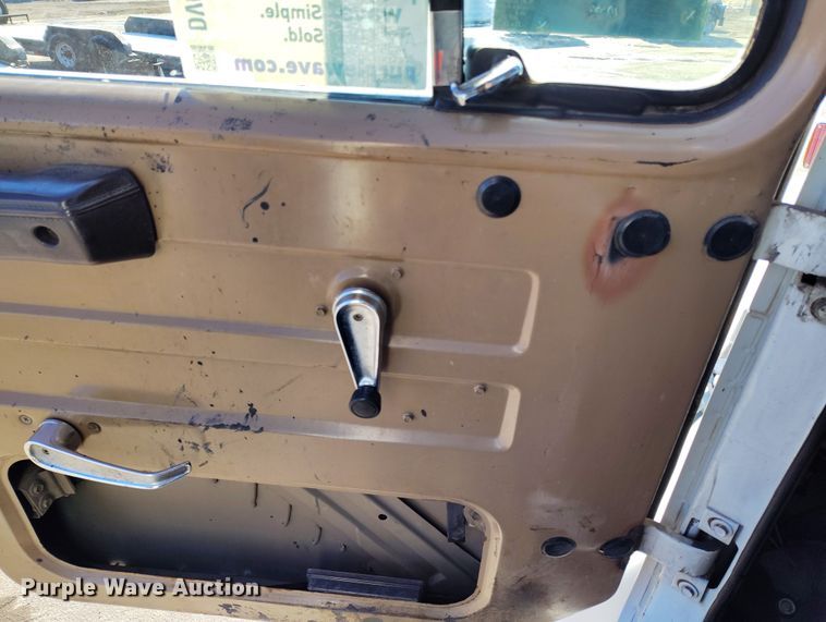 image for item DV6712 1986 International  1754 pothole patcher truck