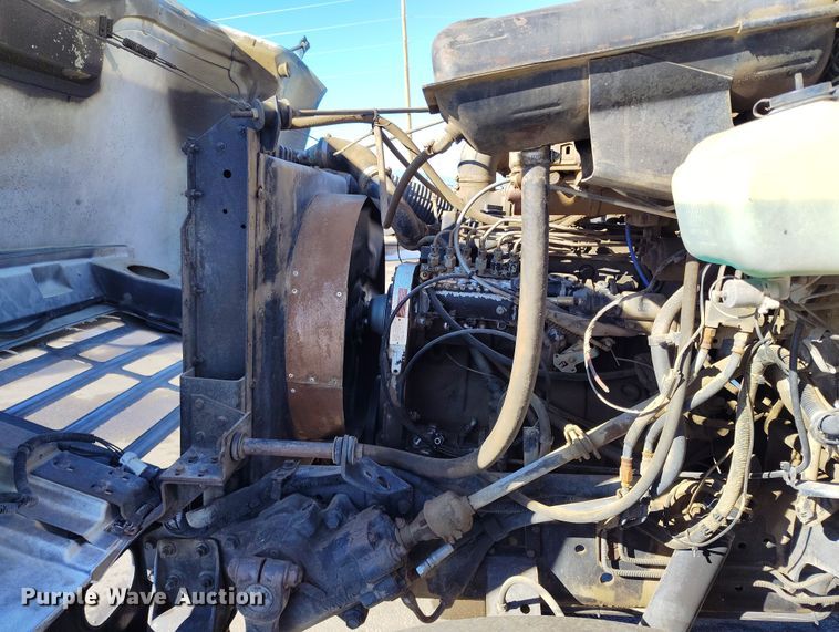 image for item DV6712 1986 International  1754 pothole patcher truck