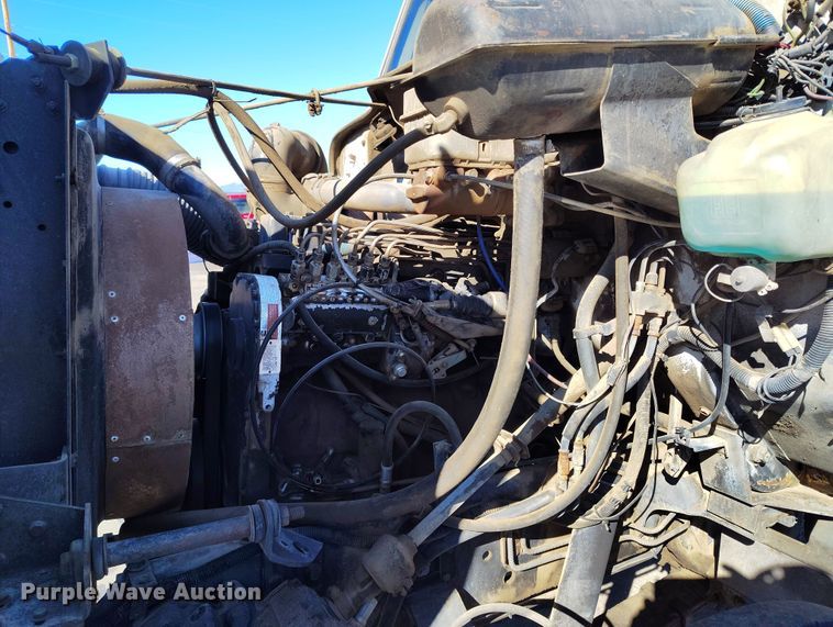 image for item DV6712 1986 International  1754 pothole patcher truck