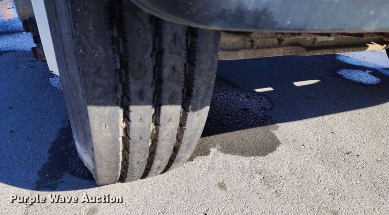 image for item DV6712 1986 International  1754 pothole patcher truck