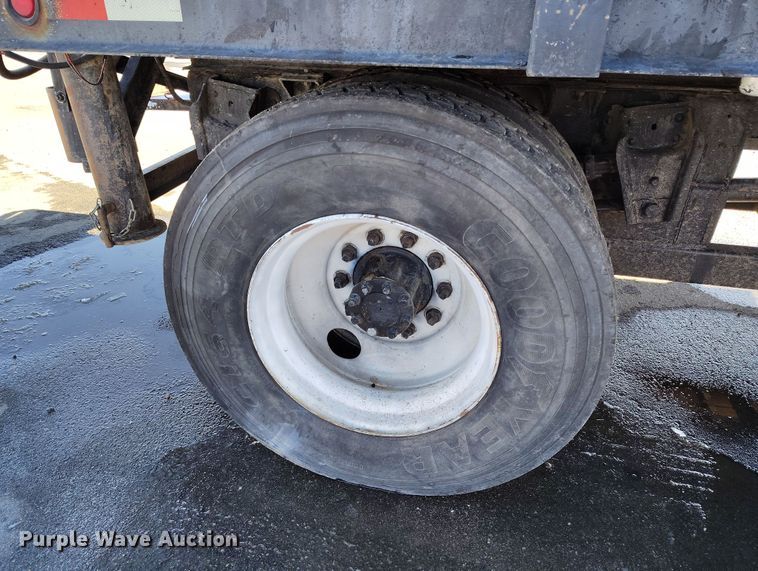 image for item DV6712 1986 International  1754 pothole patcher truck