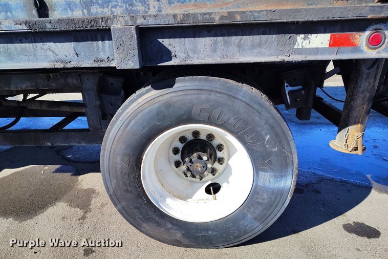 image for item DV6712 1986 International  1754 pothole patcher truck