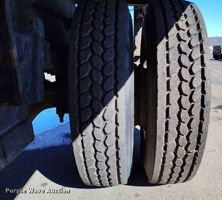 image for item DV6712 1986 International  1754 pothole patcher truck