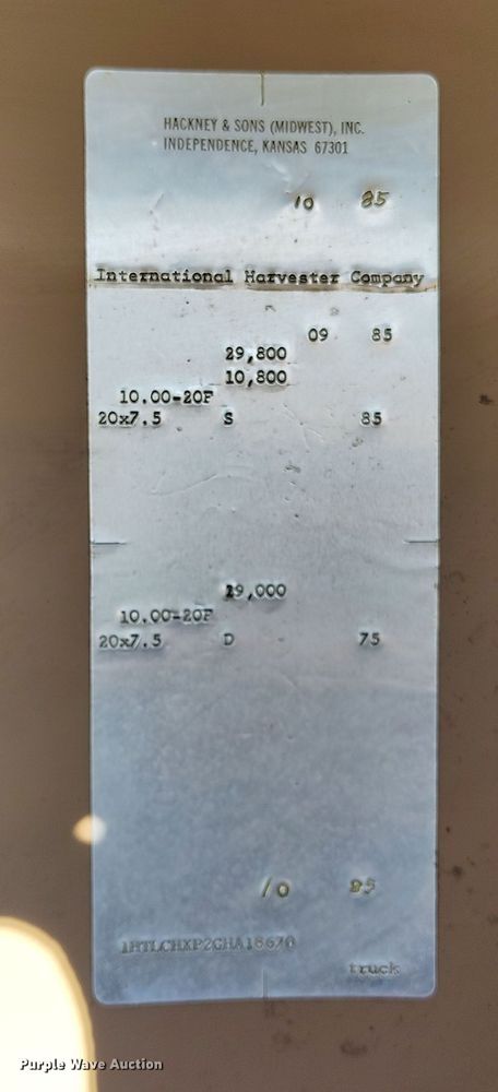 image for item DV6712 1986 International  1754 pothole patcher truck