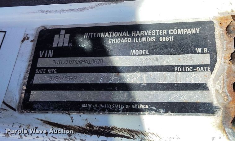 image for item DV6712 1986 International  1754 pothole patcher truck