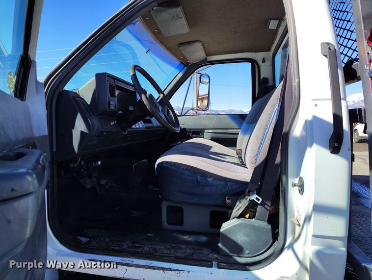 image for item DV6713 1995 Chevrolet Kodiak C5500 flatbed truck