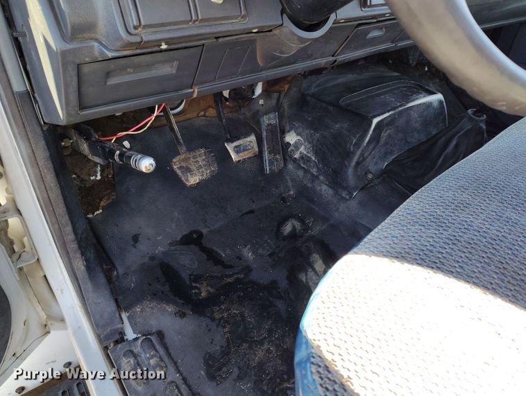 image for item DV6713 1995 Chevrolet Kodiak C5500 flatbed truck