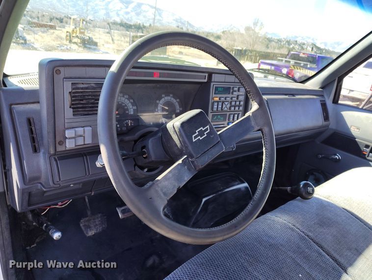 image for item DV6713 1995 Chevrolet Kodiak C5500 flatbed truck