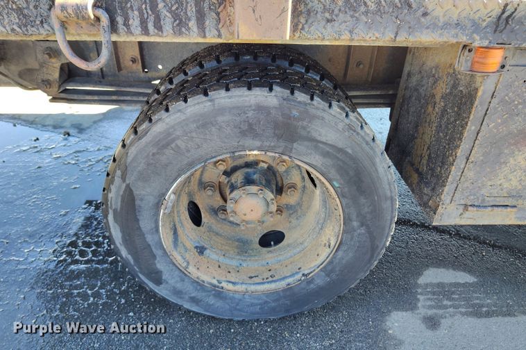 image for item DV6713 1995 Chevrolet Kodiak C5500 flatbed truck