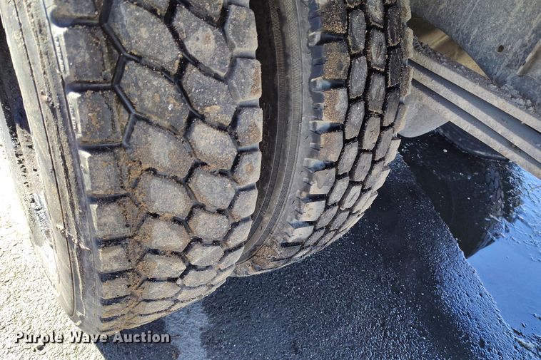 image for item DV6713 1995 Chevrolet Kodiak C5500 flatbed truck