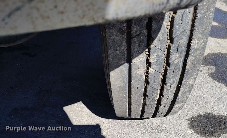 image for item DV6713 1995 Chevrolet Kodiak C5500 flatbed truck