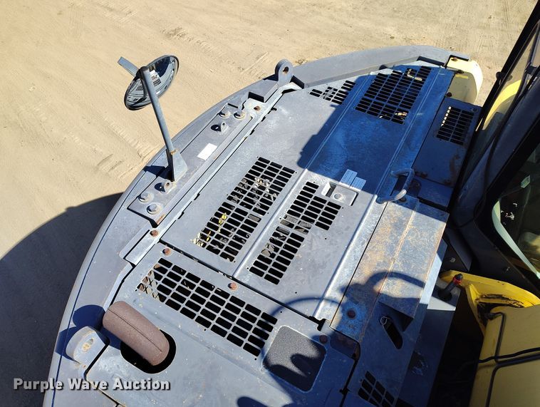 image for item DV6719 2005 Komatsu PC228USLC-3 excavator