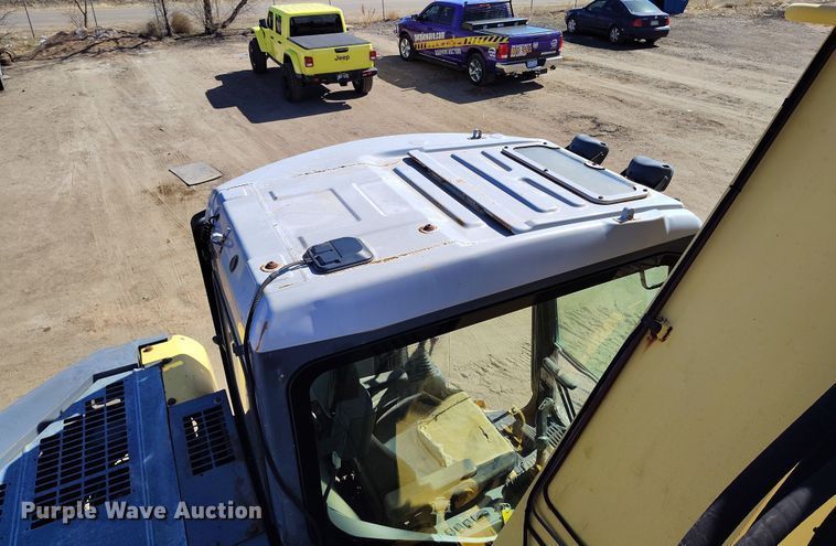 image for item DV6719 2005 Komatsu PC228USLC-3 excavator