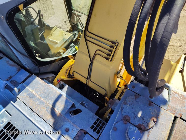 image for item DV6719 2005 Komatsu PC228USLC-3 excavator