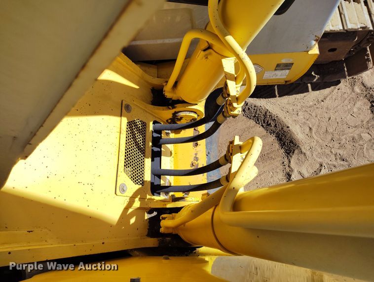 image for item DV6719 2005 Komatsu PC228USLC-3 excavator