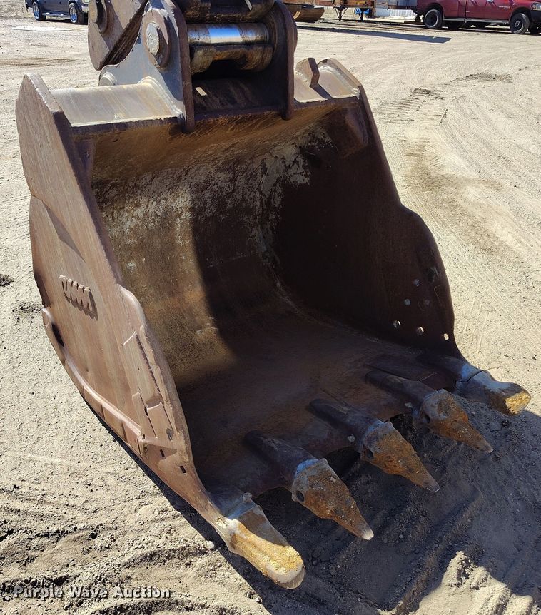 image for item DV6719 2005 Komatsu PC228USLC-3 excavator