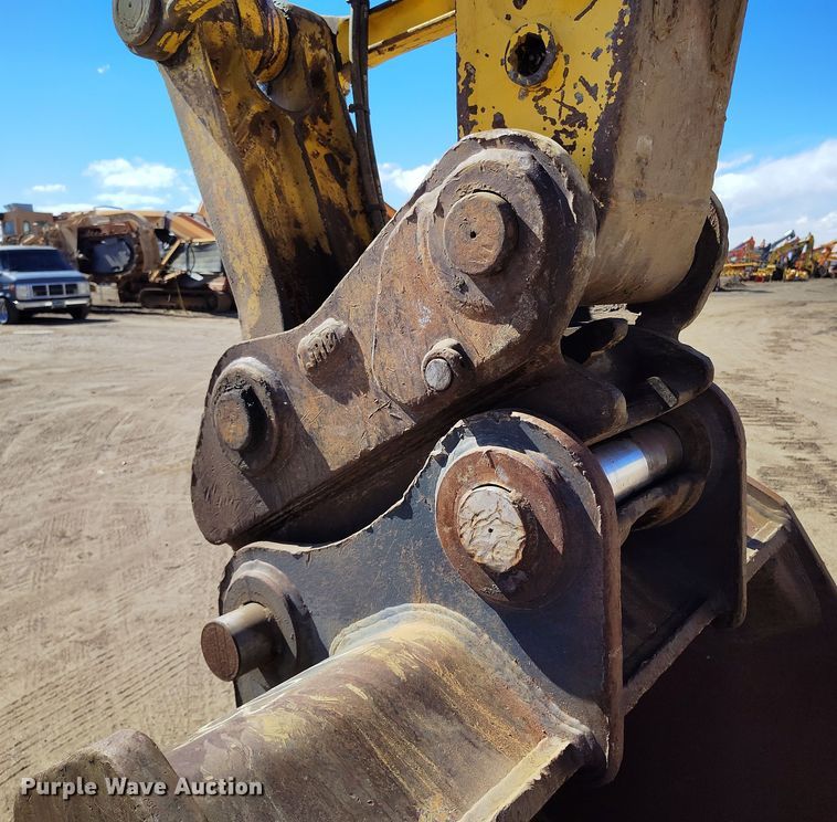 image for item DV6719 2005 Komatsu PC228USLC-3 excavator