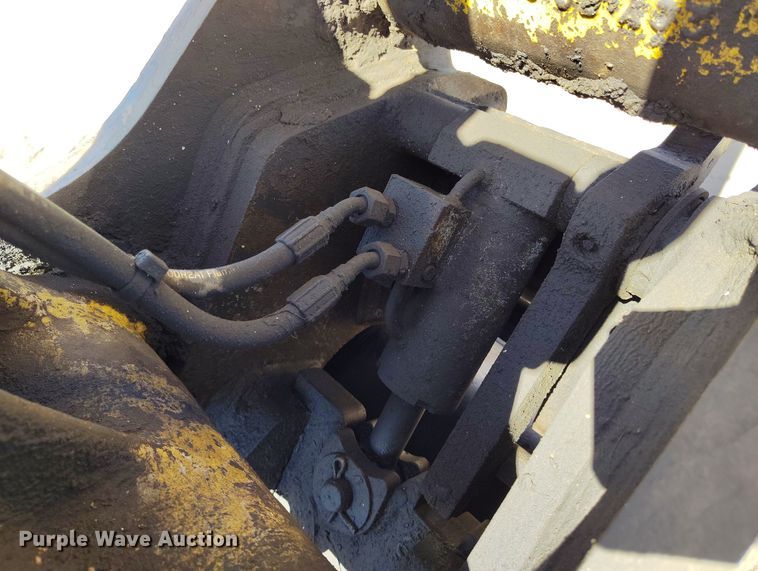 image for item DV6719 2005 Komatsu PC228USLC-3 excavator