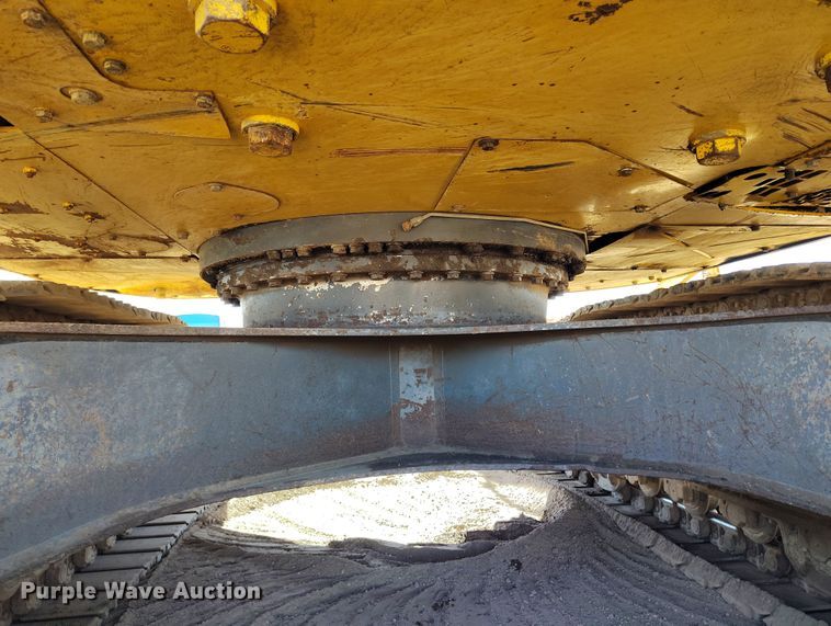 image for item DV6719 2005 Komatsu PC228USLC-3 excavator