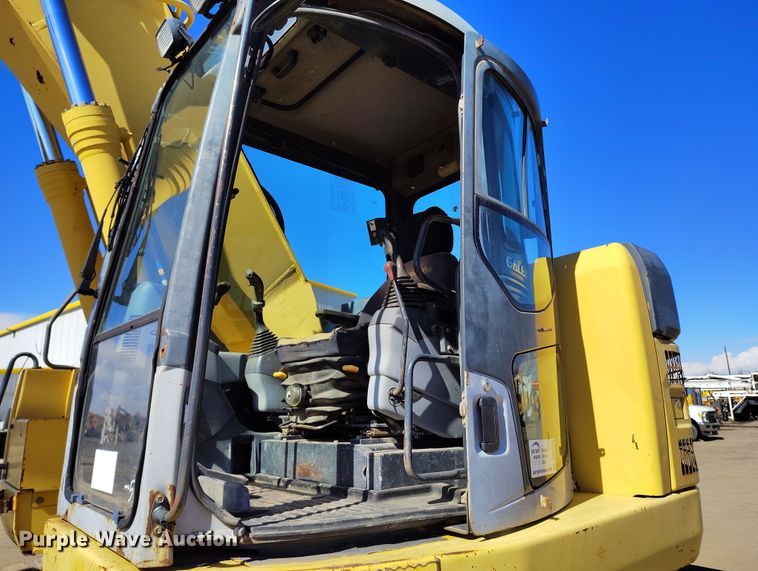 image for item DV6719 2005 Komatsu PC228USLC-3 excavator