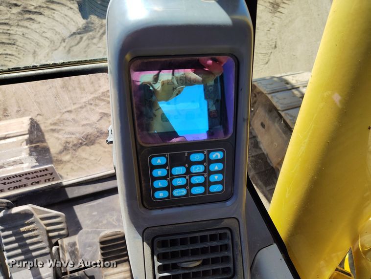 image for item DV6719 2005 Komatsu PC228USLC-3 excavator