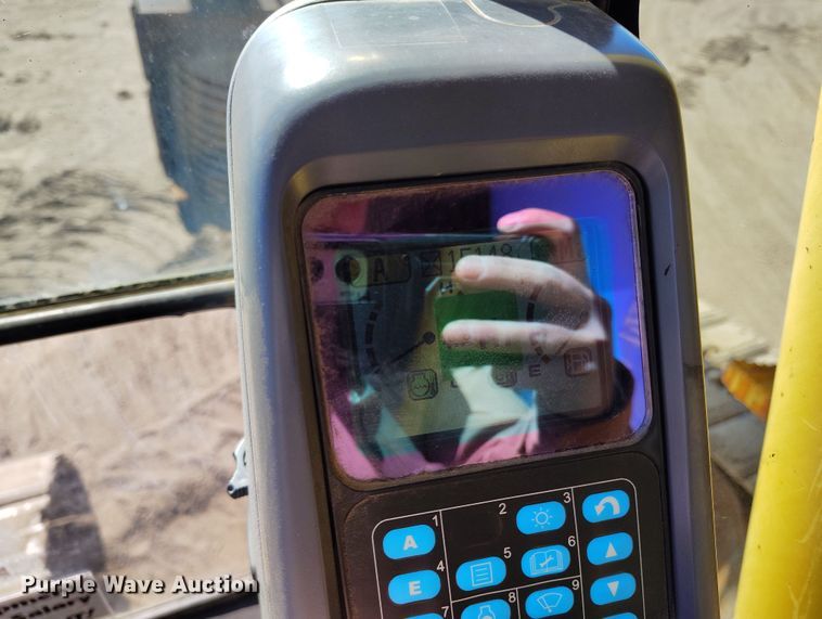 image for item DV6719 2005 Komatsu PC228USLC-3 excavator