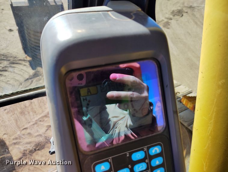 image for item DV6719 2005 Komatsu PC228USLC-3 excavator