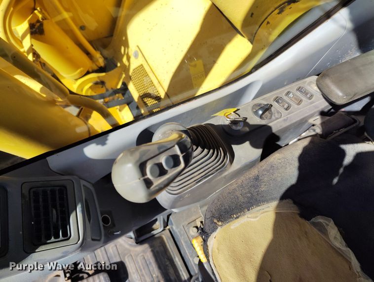 image for item DV6719 2005 Komatsu PC228USLC-3 excavator