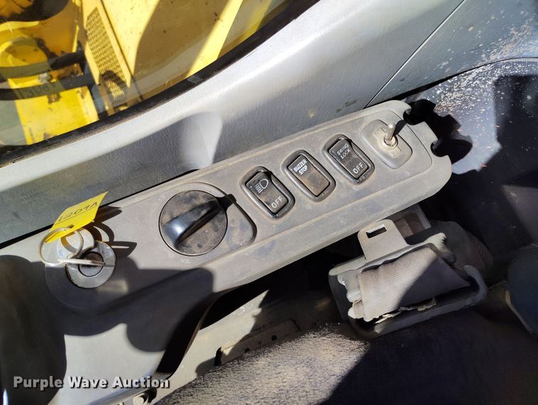 image for item DV6719 2005 Komatsu PC228USLC-3 excavator