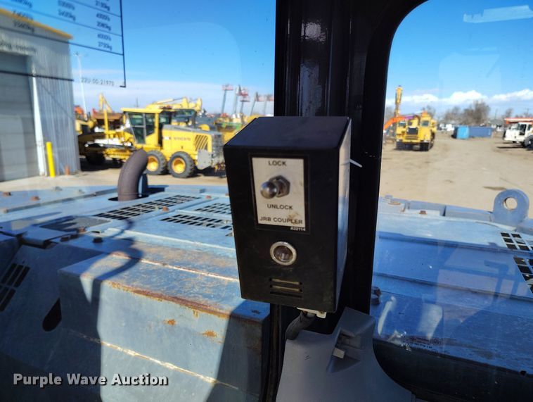 image for item DV6719 2005 Komatsu PC228USLC-3 excavator