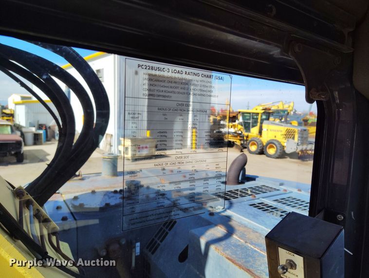 image for item DV6719 2005 Komatsu PC228USLC-3 excavator