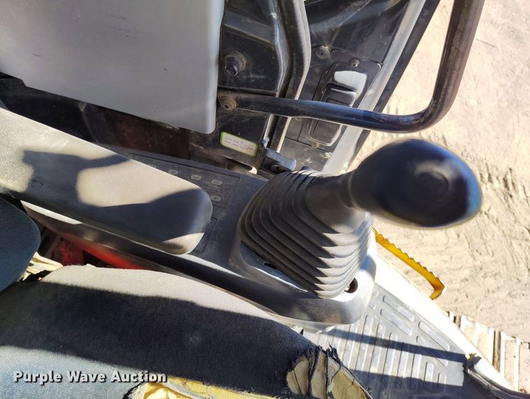 image for item DV6719 2005 Komatsu PC228USLC-3 excavator