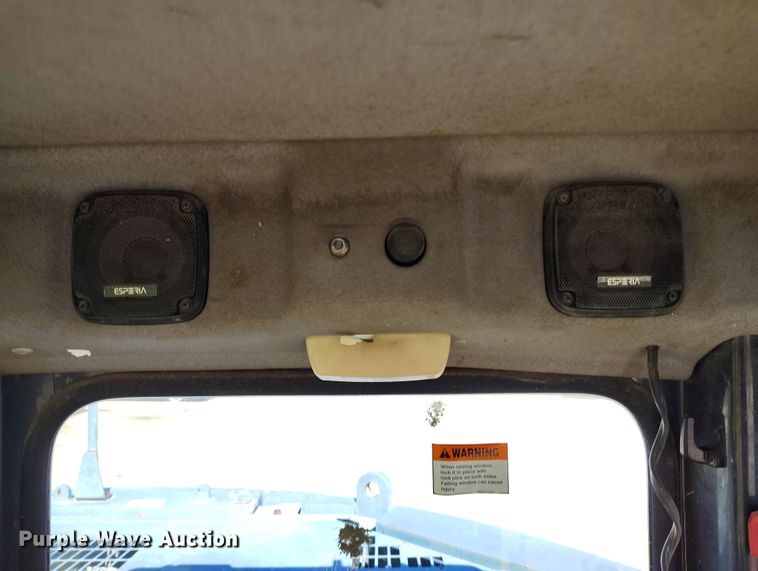 image for item DV6719 2005 Komatsu PC228USLC-3 excavator