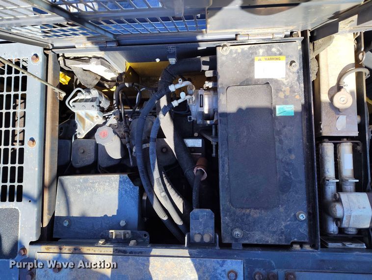 image for item DV6719 2005 Komatsu PC228USLC-3 excavator