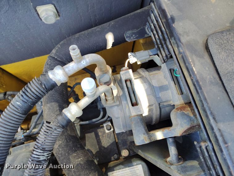 image for item DV6719 2005 Komatsu PC228USLC-3 excavator