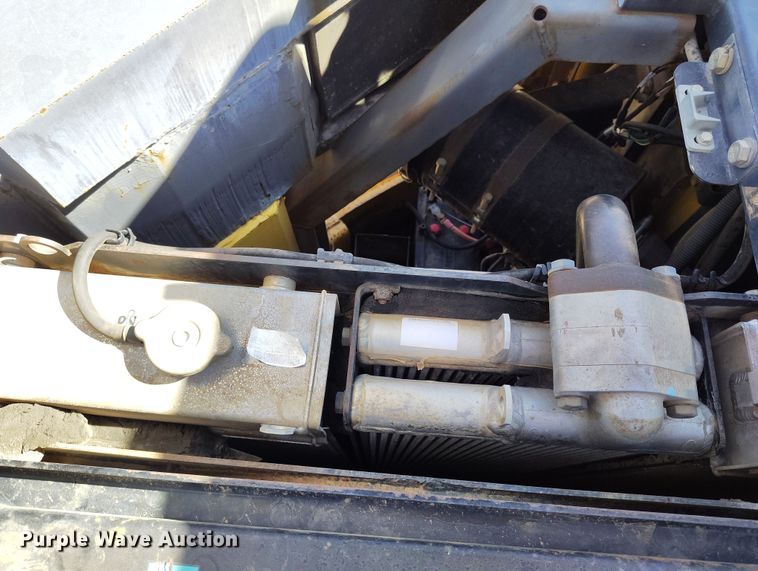 image for item DV6719 2005 Komatsu PC228USLC-3 excavator