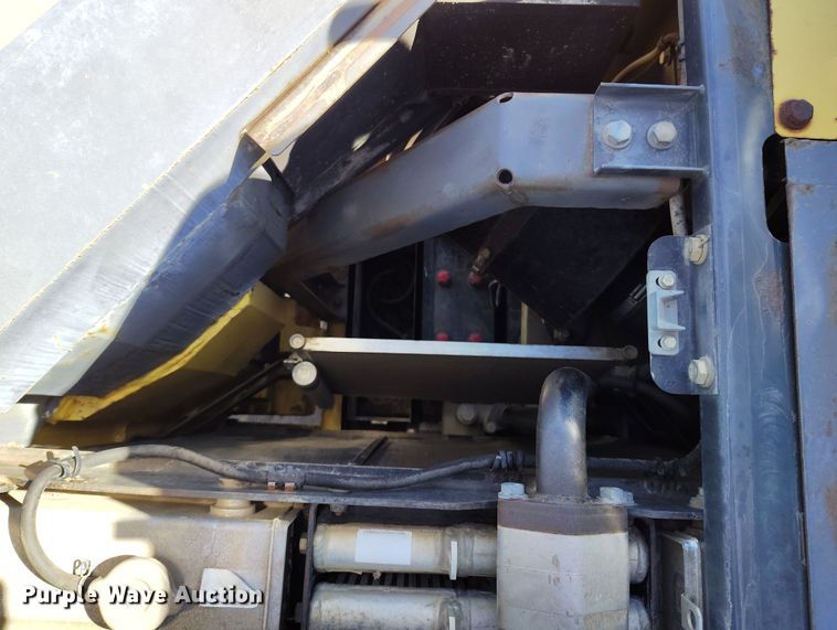 image for item DV6719 2005 Komatsu PC228USLC-3 excavator