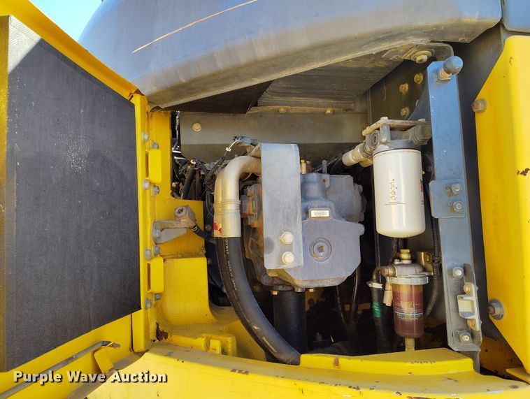 image for item DV6719 2005 Komatsu PC228USLC-3 excavator